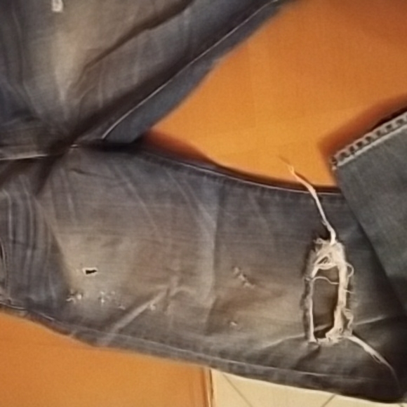 MENS LEVIS 513 RIPPED FADED JEANS SIZE 40 X 30 LIGHT BLUE TO MEDIUM - Picture 4 of 8